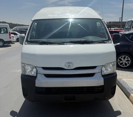 Toyota Hiace Panel Van 2015, photo 2 of 4