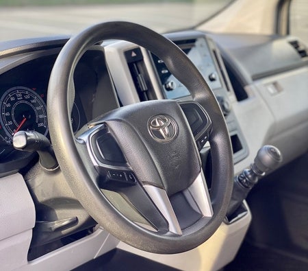 Toyota Hiace 2019, photo 2 of 4