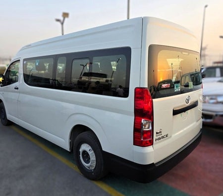 Weiß Toyota Hiace 2025