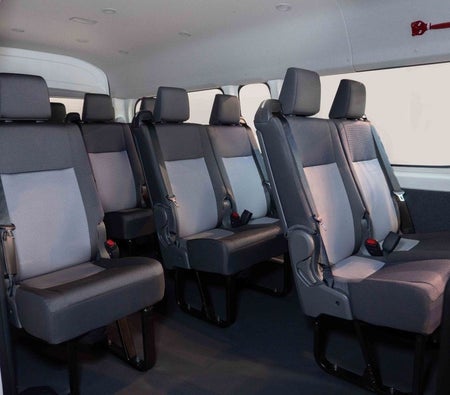 Weiß Toyota Hiace 2026