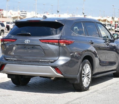 Gray Toyota Highlander Base 2023