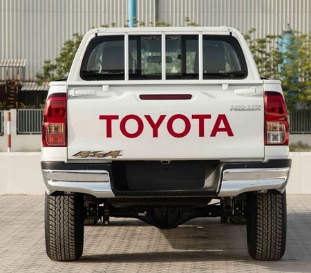 wit Toyota Hilux 4x4 2024