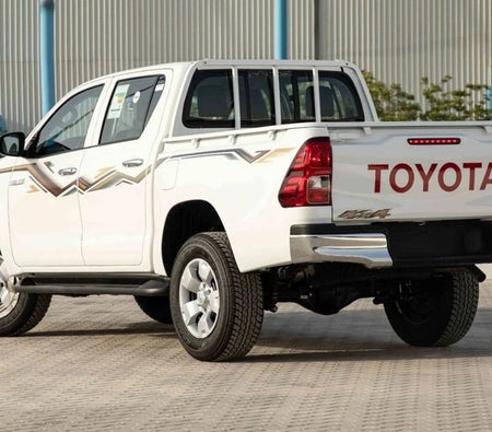 wit Toyota Hilux 4x4 2024