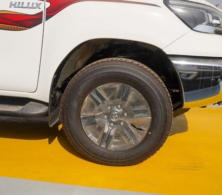 White Toyota Hilux 2025