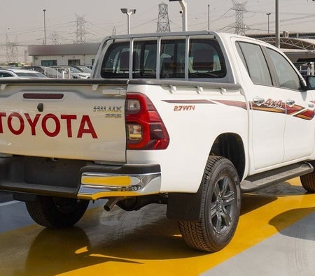 White Toyota Hilux 2025