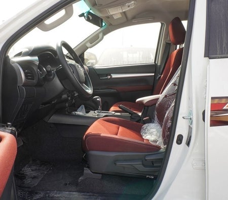 White Toyota Hilux 2025