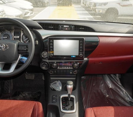 White Toyota Hilux 2025