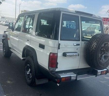 Blanc Toyota 70 Series 2024