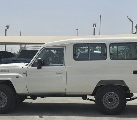 Toyota Land Cruiser 70 2025, photo 4 of 4