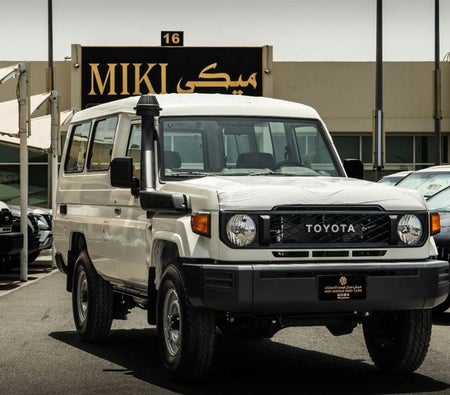Toyota Land Cruiser 70 2025, photo 3 of 4