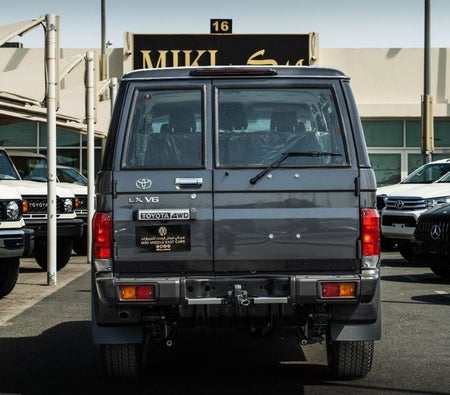 Toyota Land Cruiser 70 2025, photo 4 of 4
