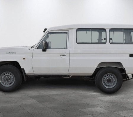 Toyota Land Cruiser 70 2025, photo 4 of 4