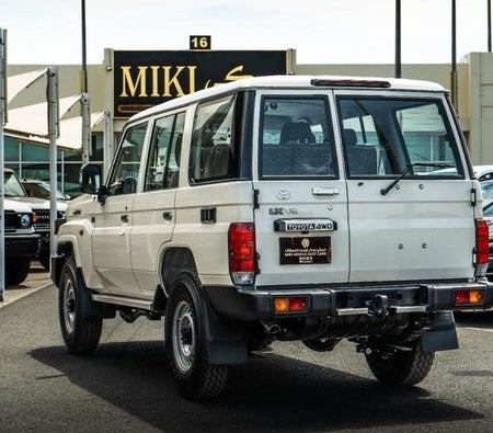 Toyota Land Cruiser 70 2025, photo 4 of 4