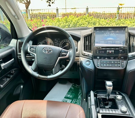 White Toyota Land Cruiser GXR V6 2020