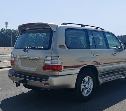 Gold Toyota Land Cruiser GXR 2004