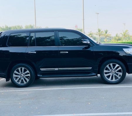 Negro Toyota Land Cruiser 2019