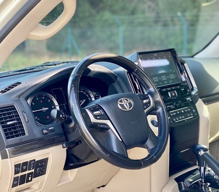 Toyota Land Cruiser GXR 2020, photo 3 of 4