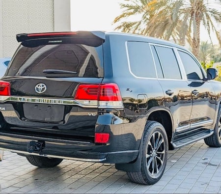 Negro Toyota Land Cruiser 2021