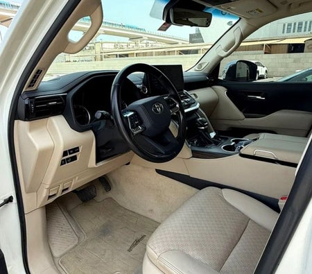 wit Toyota Land Cruiser 2022
