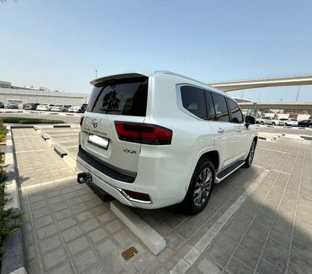wit Toyota Land Cruiser 2022