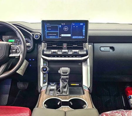 Black Toyota Land Cruiser VXR TOP 2024