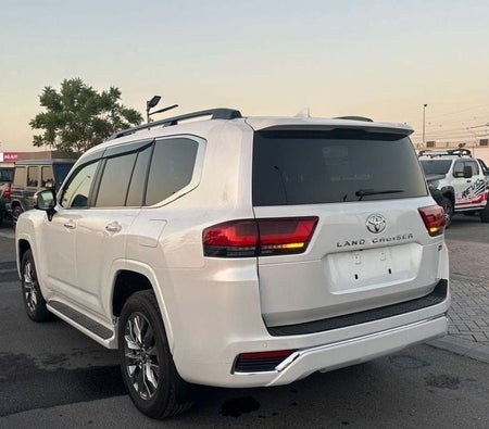 Toyota Land Cruiser VXR 2024, photo 2 of 4