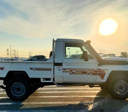 White Toyota Land Cruiser 2025
