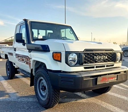 White Toyota Land Cruiser 2025