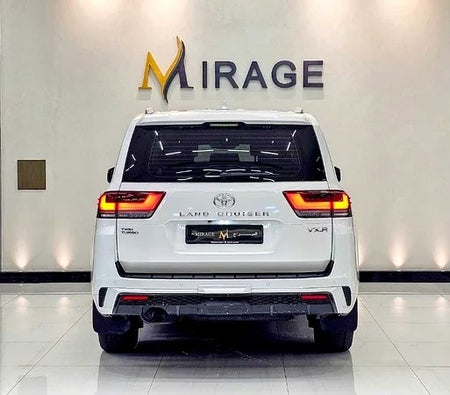 White Toyota Land Cruiser VXR TOP 2025