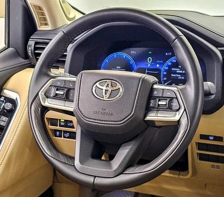 White Toyota Land Cruiser VXR TOP 2025