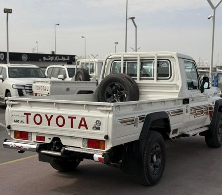 Weiß Toyota Land Cruiser 2025