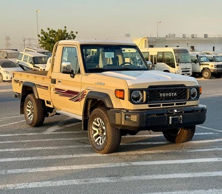 Toyota Land Cruiser Pickup 2026, photo 2 of 4
