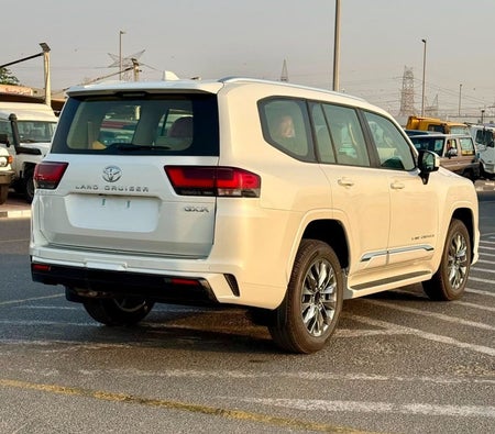 Белый Toyota Land Cruiser 2026 Белый Toyota Land Cruiser 2026