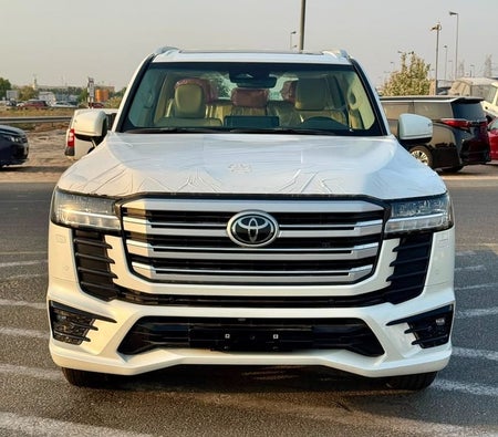 Белый Toyota Land Cruiser 2026 Белый Toyota Land Cruiser 2026
