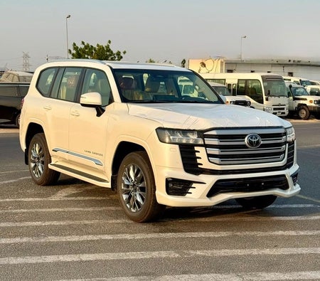 Белый Toyota Land Cruiser 2026 Белый Toyota Land Cruiser 2026