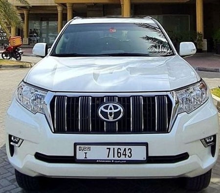Белый Toyota Prado 2022 год