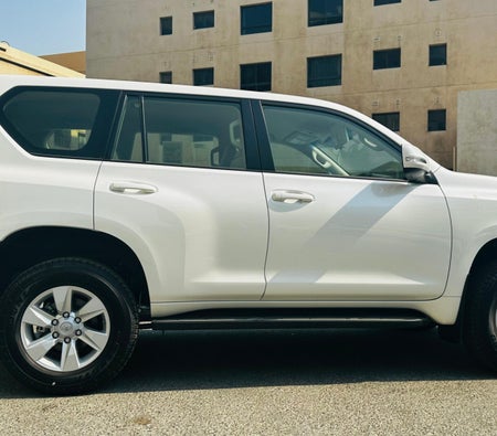 Blanc Toyota Prado 2023