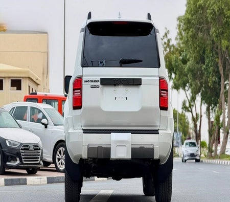 Weiß Toyota Prado 2025