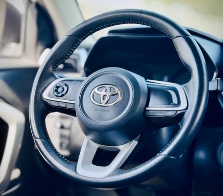 Белый Toyota Raize 2024 год
