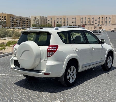 Beyaz Toyota RAV4 2012
