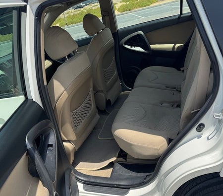 Beyaz Toyota RAV4 2012