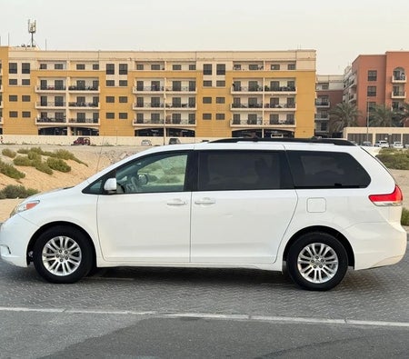 Toyota Sienna XLE Limited 2014, photo 4 of 4