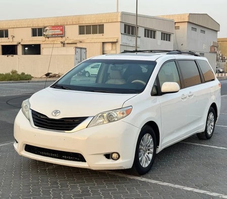 Toyota Sienna XLE Limited 2014, photo 3 of 4