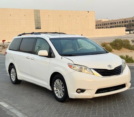 Toyota Sienna XLE Limited 2014, photo 2 of 4
