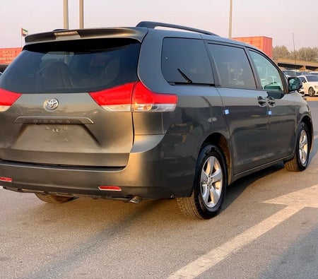 Green Toyota Sienna 2014