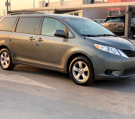 Toyota Sienna  2014, photo 2 of 4
