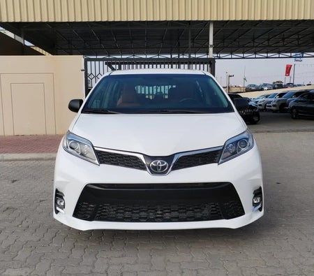 Toyota Sienna 2016, photo 2 of 4