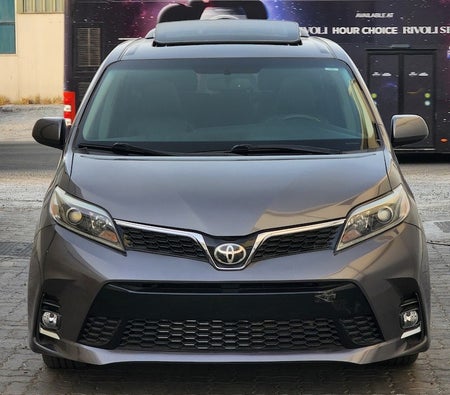 Grigio Toyota Sienna SE 2017