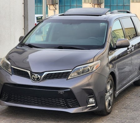 Grigio Toyota Sienna SE 2017