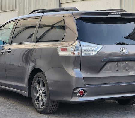Grigio Toyota Sienna SE 2017